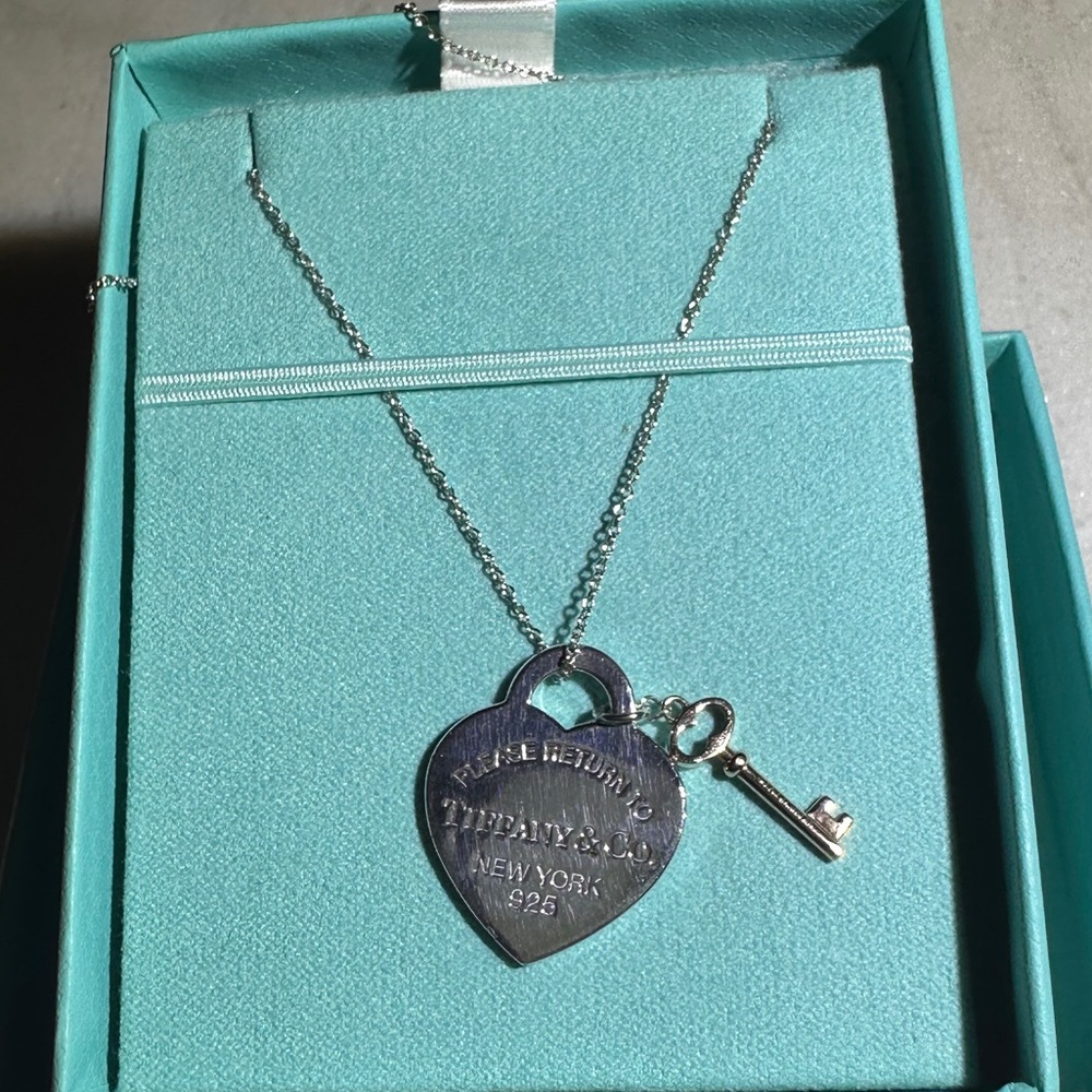 Tiffany & Co. Silver Heart and Rose Color Key Pendant - Picture 9 of 12